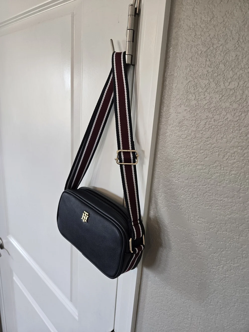 Tommy Hilfiger Navy Leather Belt Bag with Gold TH Logo - Picture 3 of 12